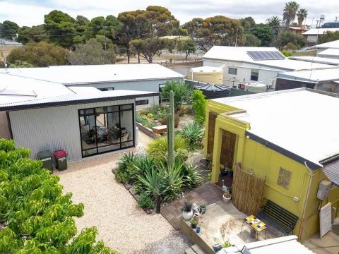 Sinclair Eco House - Hotel Gold Coast 15