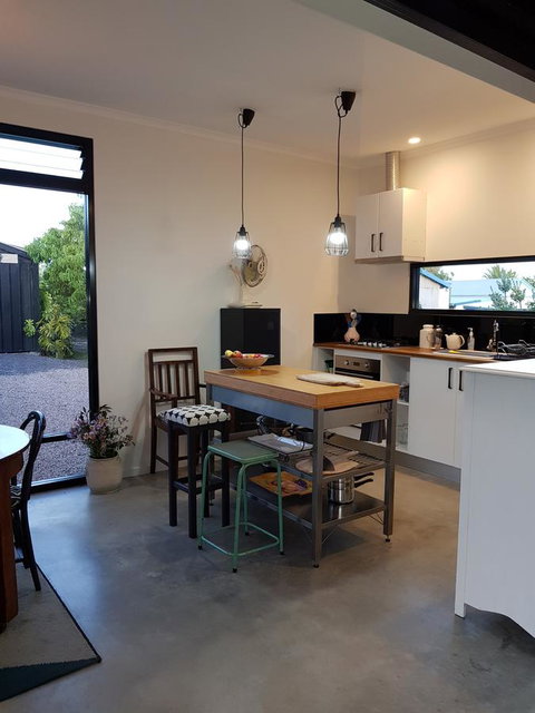 Sinclair Eco House - Hotel Gold Coast 9