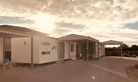 Rocks Retreat Cabin - Dolphin - Hotel Gold Coast 2