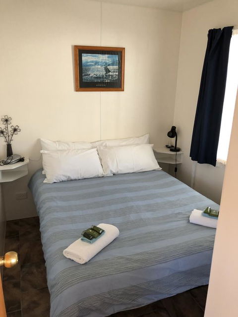 Rocks Retreat Cabin - Dolphin - Hotel Gold Coast 5