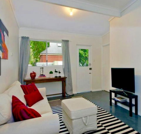 A Rose By The Park - Hotel Gold Coast 1