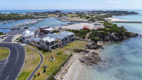 Aloha Waterfront Properties - Hotel Gold Coast 0