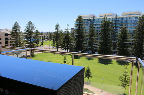 Beachside Luxury Getaway In Glenelg - Hotel Gold Coast 14
