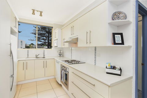 The Dolphins Beachfront Apartments - Hotel Gold Coast 12