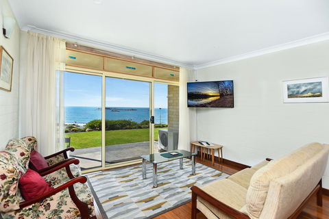 The Dolphins Beachfront Apartments - Hotel Gold Coast 7