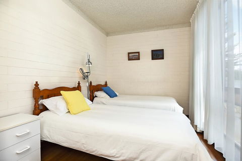 The Dolphins Beachfront Apartments - Hotel Gold Coast 8