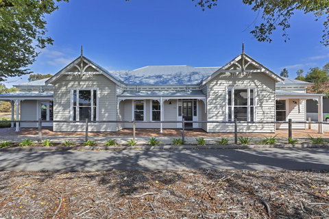 Grandview Accommodation - The Elm Tree Apartments - Hotel Gold Coast 30