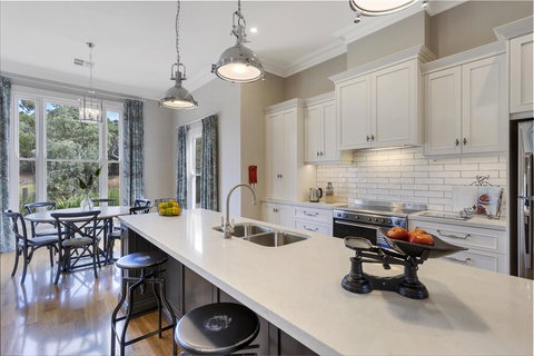 Grandview Accommodation - The Elm Tree Apartments - Hotel Gold Coast 15