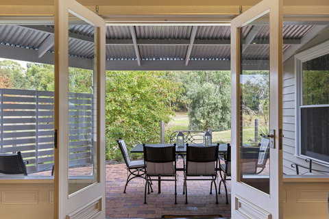 Grandview Accommodation - The Elm Tree Apartments - Hotel Gold Coast 18