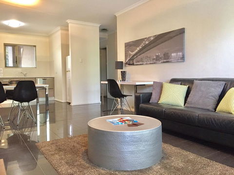 Adelaide DressCircle Apartments - Archer Street - Hotel Gold Coast 7