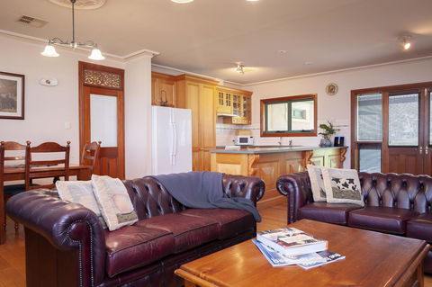 Angaston Saleyards Luxury Accommodation - Hotel Gold Coast 5