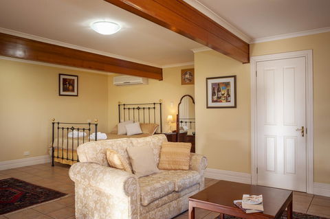 Angaston Saleyards Luxury Accommodation - Hotel Gold Coast 19