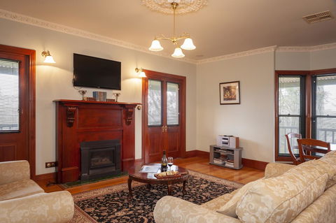 Angaston Saleyards Luxury Accommodation - Hotel Gold Coast 8