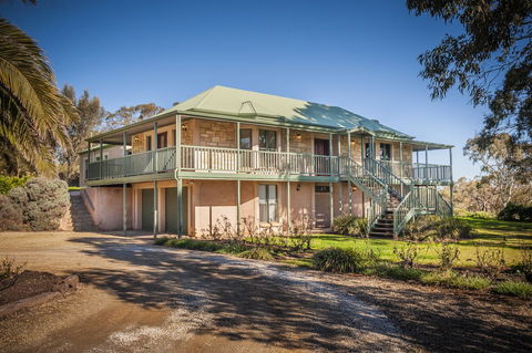 Angaston Saleyards Luxury Accommodation - Hotel Gold Coast 0