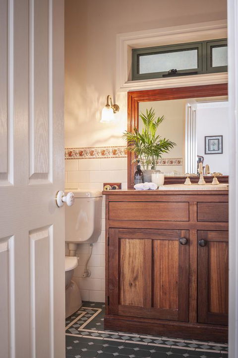 Angaston Saleyards Luxury Accommodation - Hotel Gold Coast 9