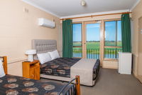 Book Tailem Bend Accommodation Vacations Hotel Gold Coast Hotel Gold Coast