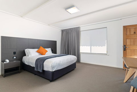 Mick O\'Sheas - Hotel Gold Coast 4