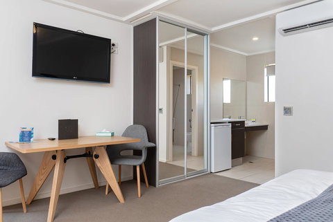 Mick O\'Sheas - Hotel Gold Coast 1