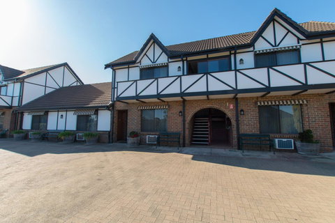 Mick O\'Sheas - Hotel Gold Coast 36