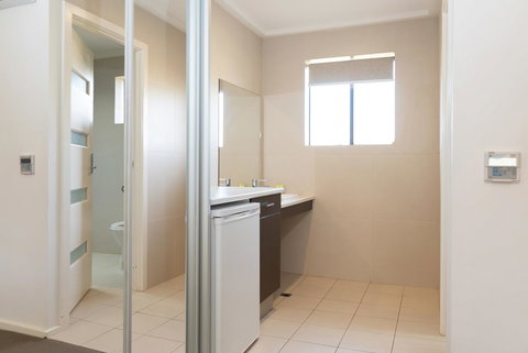 Mick O\'Sheas - Hotel Gold Coast 3