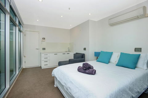 Glenelg Skyline Penthouse - Hotel Gold Coast 12