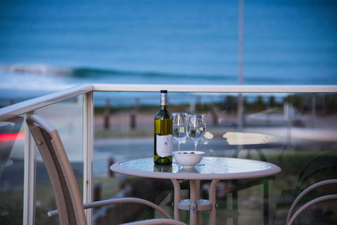 Stylish 3 Bedroom Beachview Apartment - Hotel Gold Coast 3