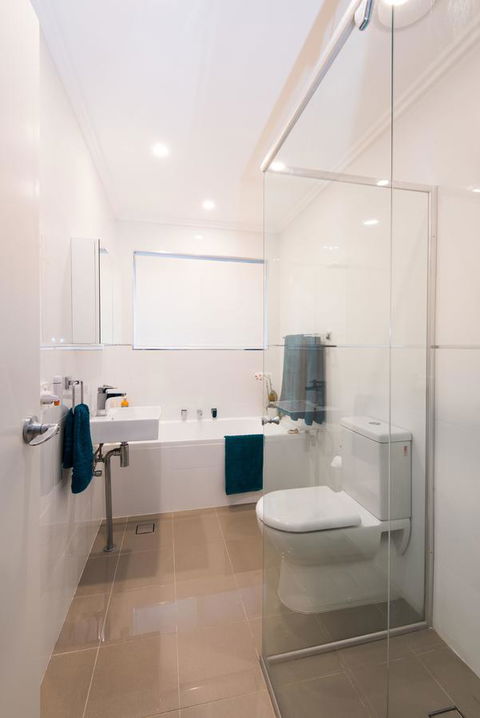 Stylish 3 Bedroom Beachview Apartment - Hotel Gold Coast 12
