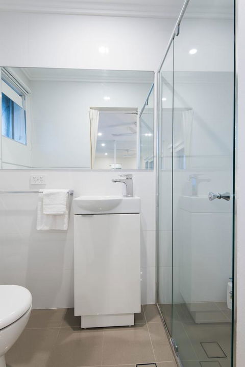 Stylish 3 Bedroom Beachview Apartment - Hotel Gold Coast 2