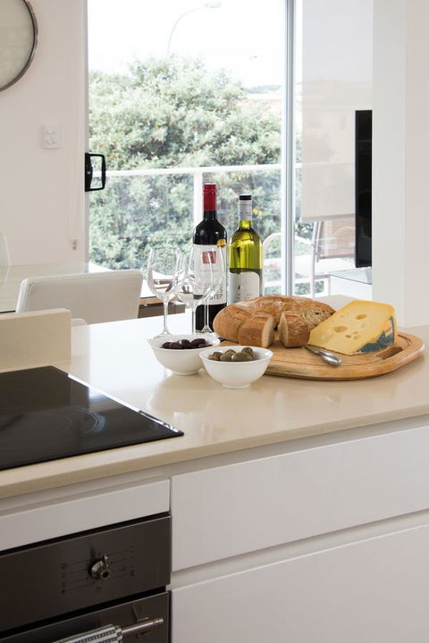 Stylish 3 Bedroom Beachview Apartment - Hotel Gold Coast 7