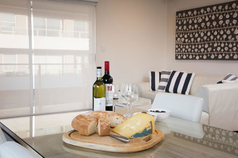 Stylish 3 Bedroom Beachview Apartment - Hotel Gold Coast 9