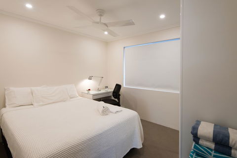 Stylish 3 Bedroom Beachview Apartment - Hotel Gold Coast 10