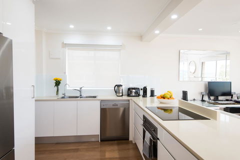 Stylish 3 Bedroom Beachview Apartment - Hotel Gold Coast 6
