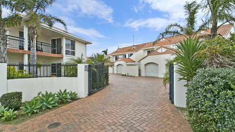 Salt Waterfront Apartment - Hotel Gold Coast 3