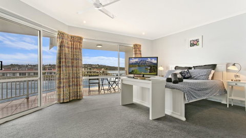 Salt Waterfront Apartment - Hotel Gold Coast 10