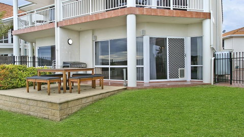 Salt Waterfront Apartment - Hotel Gold Coast 6