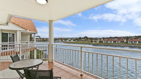 Salt Waterfront Apartment - Hotel Gold Coast 9