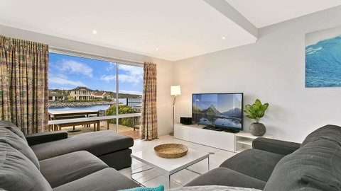 Salt Waterfront Apartment - Hotel Gold Coast 5