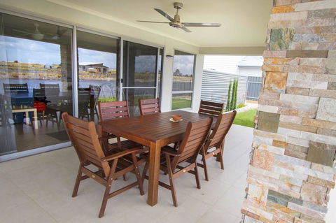 Brock's Base - Hotel Gold Coast 2