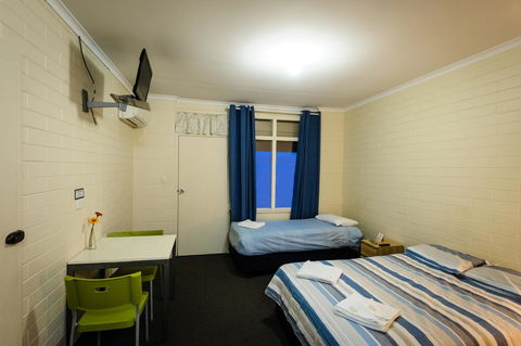 The Anglers Inn - Hotel Gold Coast 9