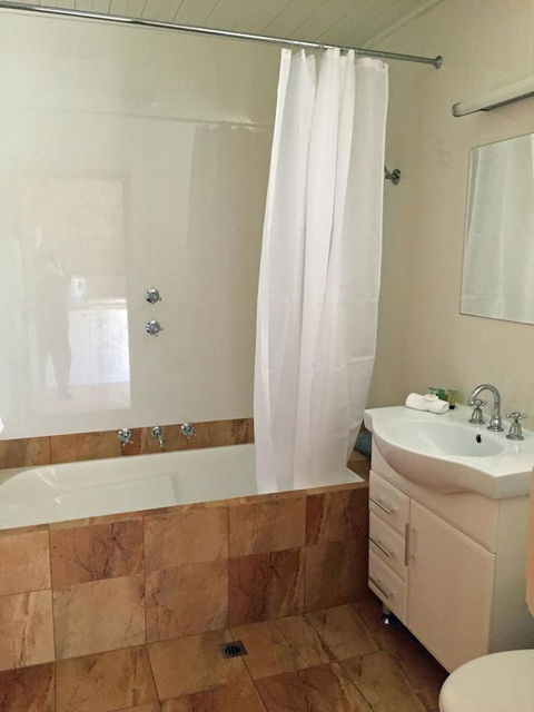 Coonawarra Place Motor Inn - Hotel Gold Coast 7