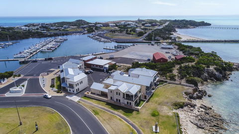 Robe Marina Accommodation - Hotel Gold Coast 0