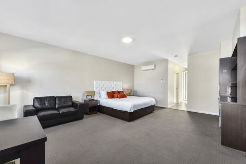 Robe Marina Accommodation - Hotel Gold Coast 12