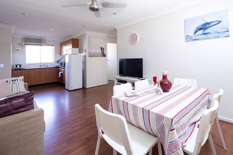 Aurora Holiday Apartment @West Beach - Hotel Gold Coast 0