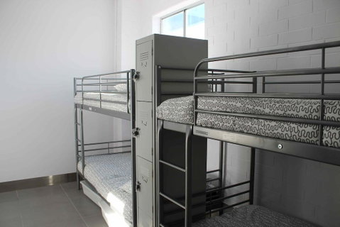 Perth City Backpackers Hostel - Note - Valid Passport Required To Check In - Hotel Gold Coast 4