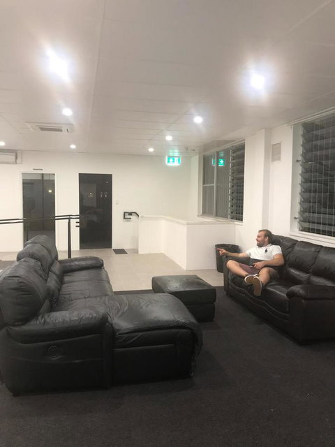 Perth City Backpackers Hostel - Note - Valid Passport Required To Check In - Hotel Gold Coast 12