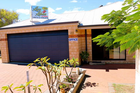 Lazy Lobster Holiday Units & Chalets - Hotel Gold Coast 17