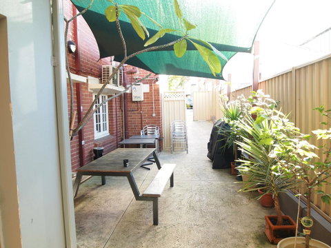 The Emperors Crown Hostel - Hotel Gold Coast 17