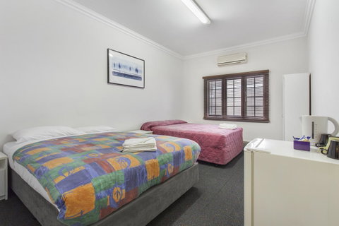 The Emperors Crown Hostel - Hotel Gold Coast 16