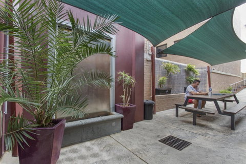 The Emperors Crown Hostel - Hotel Gold Coast 12