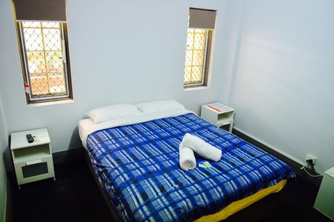The Emperors Crown Hostel - Hotel Gold Coast 13